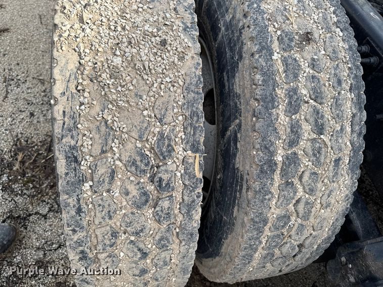 image for item YA2357 2016 Mack CXU613 semi truck