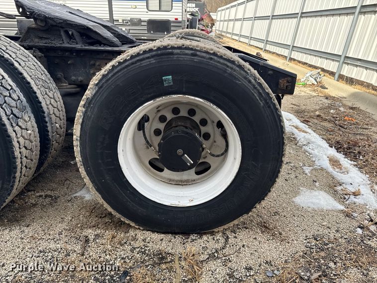 image for item YA2357 2016 Mack CXU613 semi truck