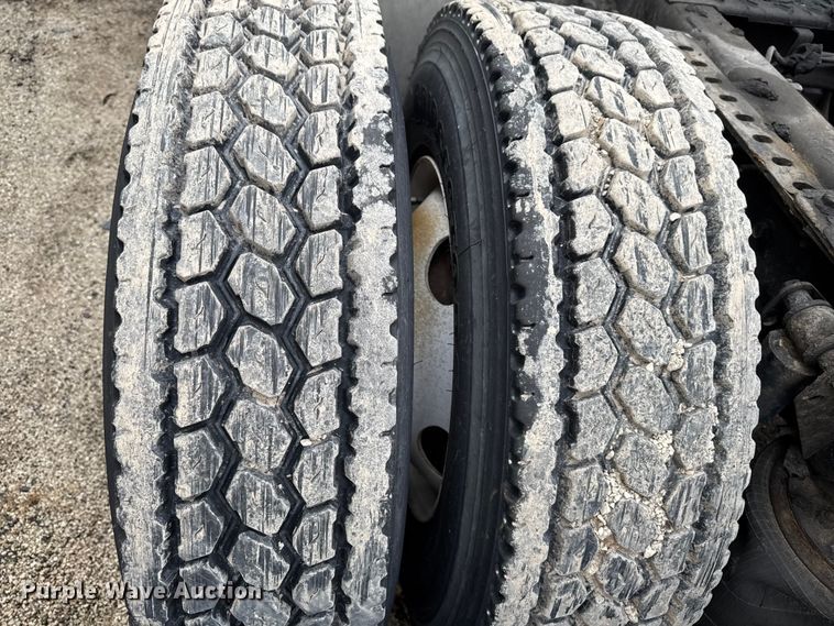 image for item YA2357 2016 Mack CXU613 semi truck