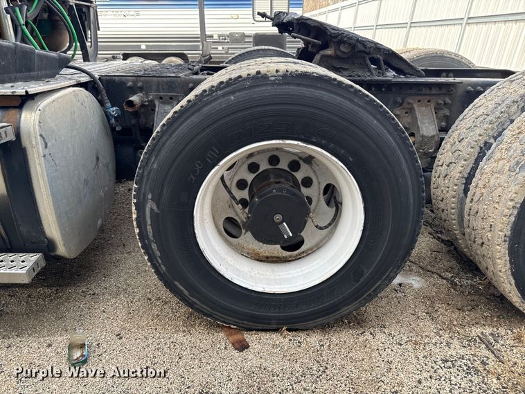 image for item YA2357 2016 Mack CXU613 semi truck