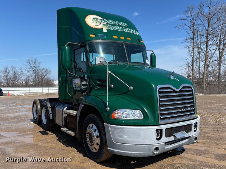 image for item YA2358 2016 Mack CXU613 semi truck