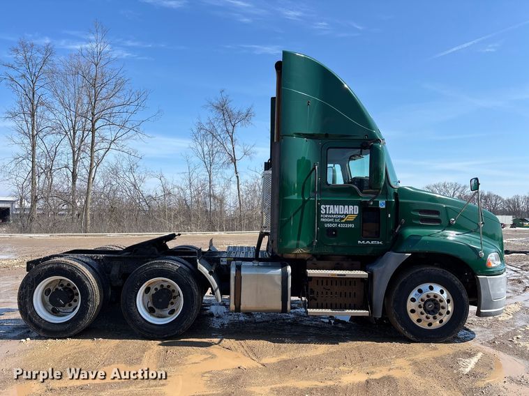 image for item YA2358 2016 Mack CXU613 semi truck