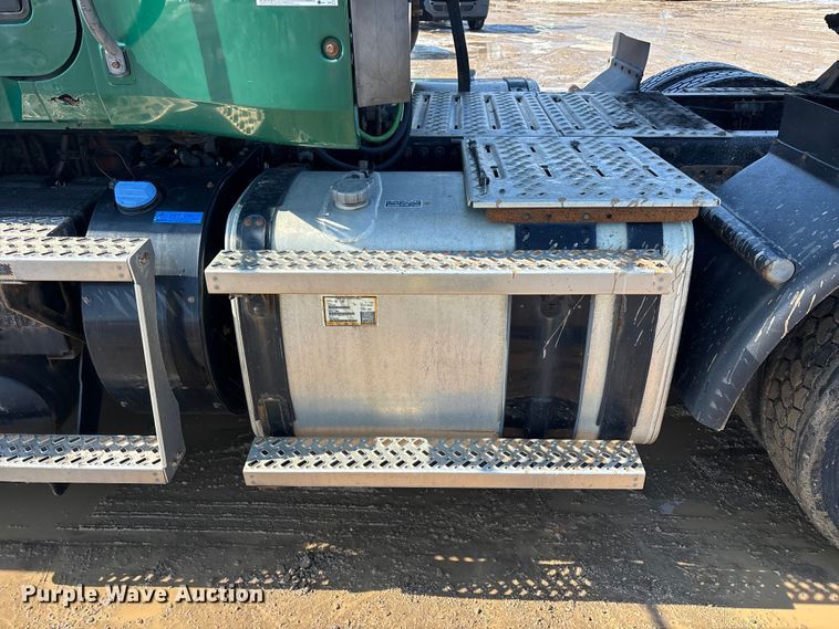 image for item YA2358 2016 Mack CXU613 semi truck