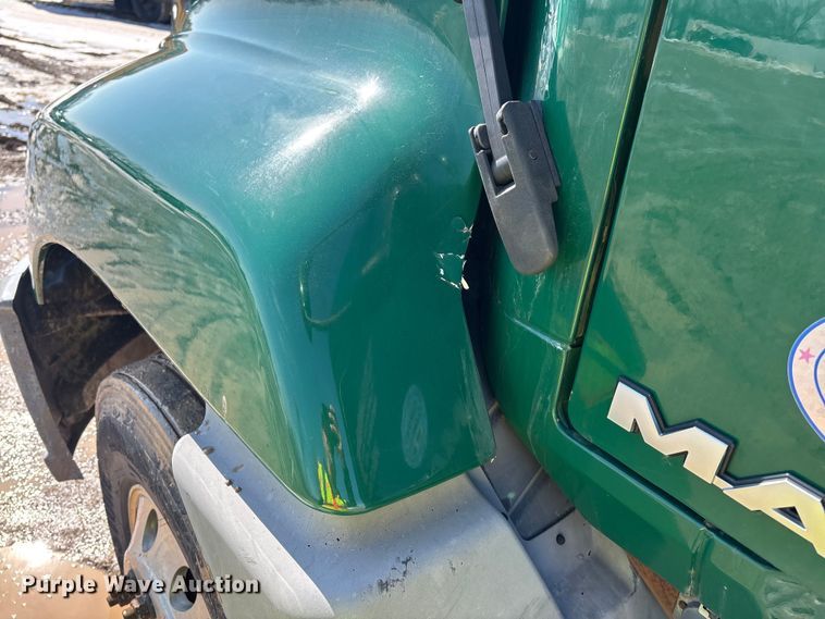 image for item YA2358 2016 Mack CXU613 semi truck