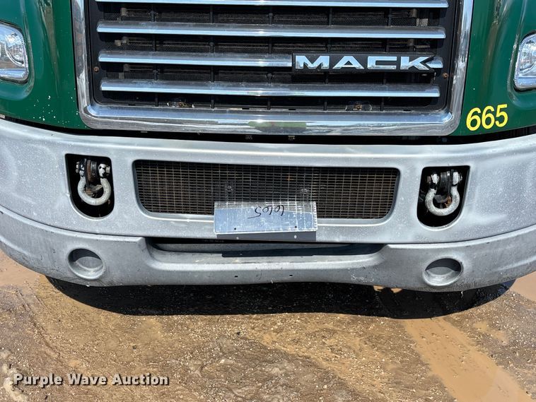 image for item YA2358 2016 Mack CXU613 semi truck
