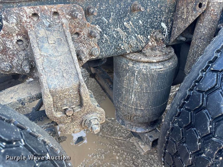 image for item YA2358 2016 Mack CXU613 semi truck