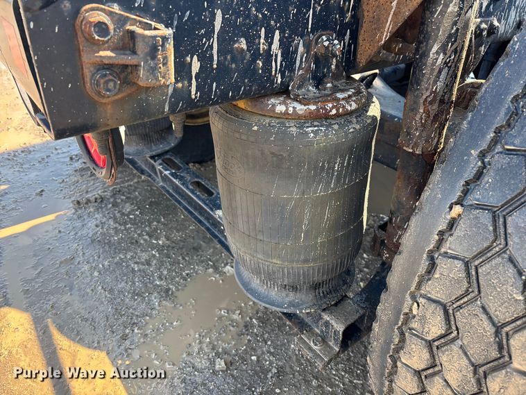 image for item YA2358 2016 Mack CXU613 semi truck