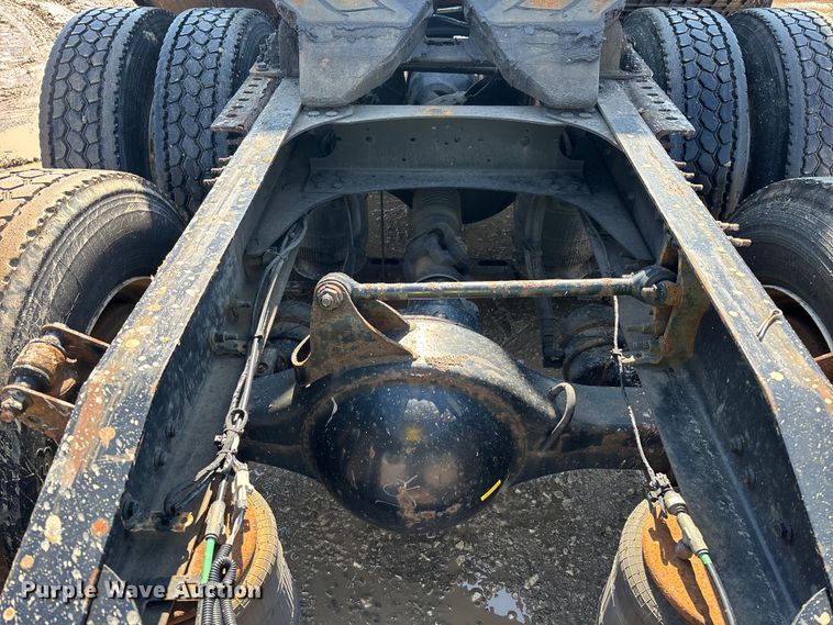 image for item YA2358 2016 Mack CXU613 semi truck