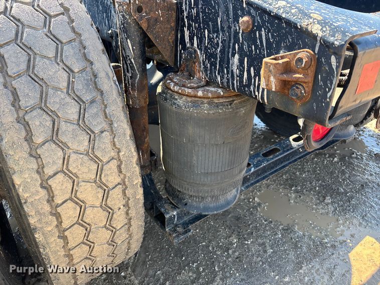 image for item YA2358 2016 Mack CXU613 semi truck