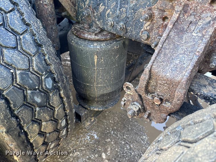 image for item YA2358 2016 Mack CXU613 semi truck