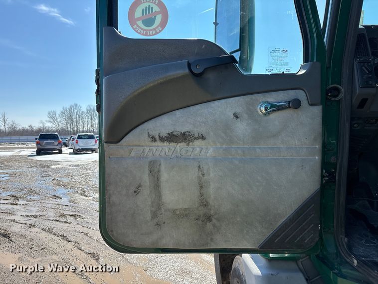 image for item YA2358 2016 Mack CXU613 semi truck