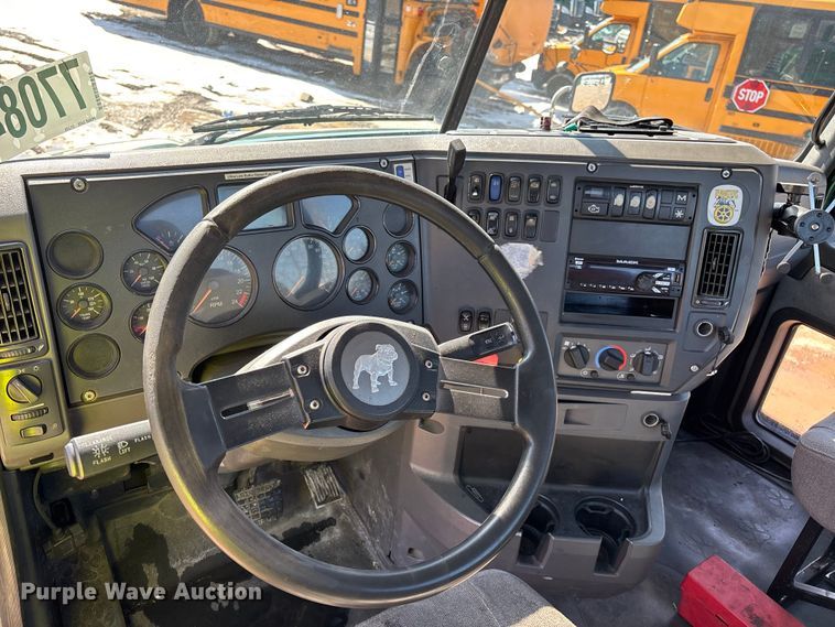 image for item YA2358 2016 Mack CXU613 semi truck