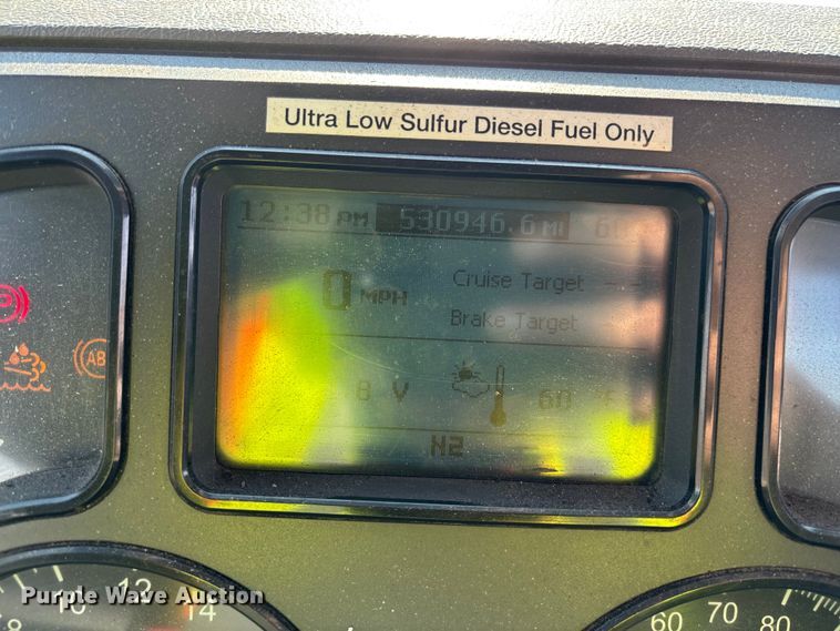 image for item YA2358 2016 Mack CXU613 semi truck