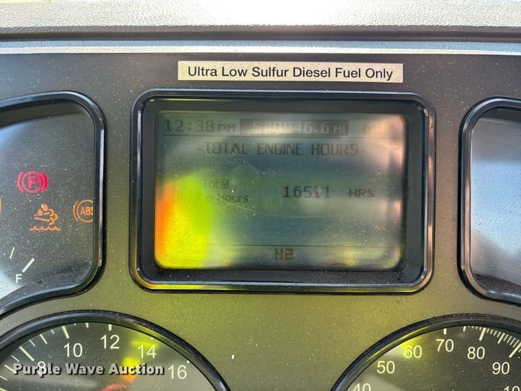 image for item YA2358 2016 Mack CXU613 semi truck