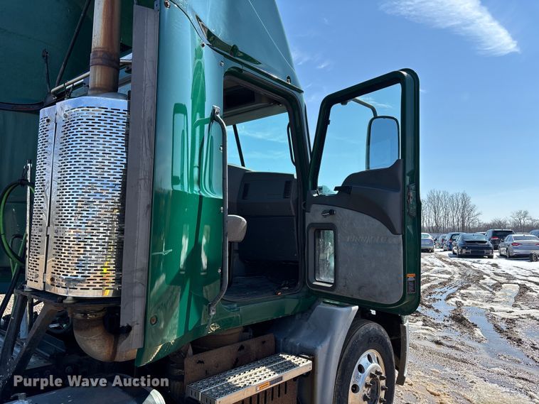 image for item YA2358 2016 Mack CXU613 semi truck