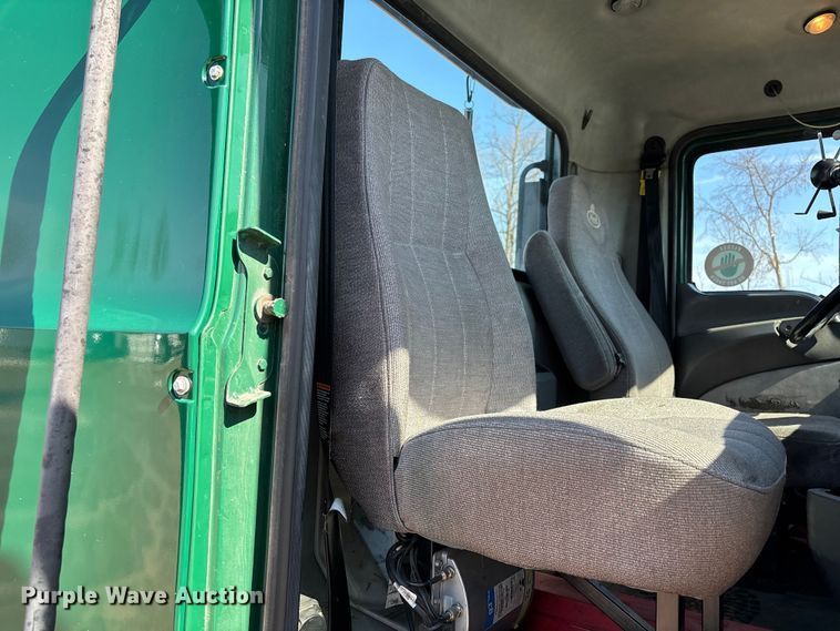 image for item YA2358 2016 Mack CXU613 semi truck