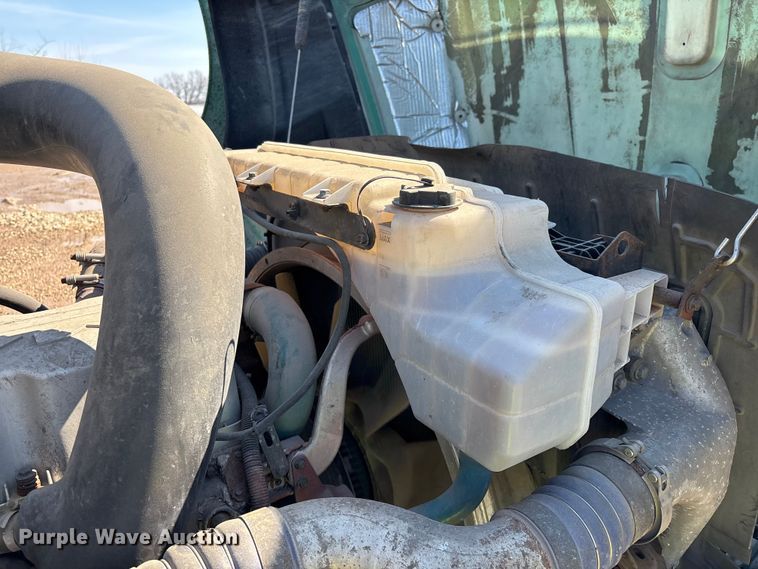 image for item YA2358 2016 Mack CXU613 semi truck