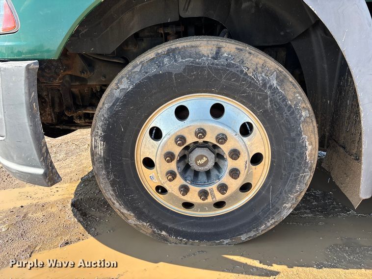 image for item YA2358 2016 Mack CXU613 semi truck