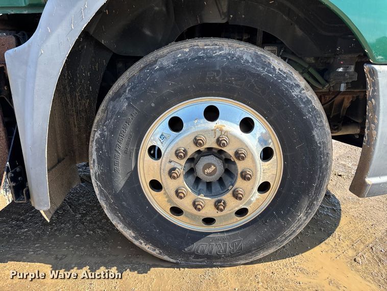 image for item YA2358 2016 Mack CXU613 semi truck