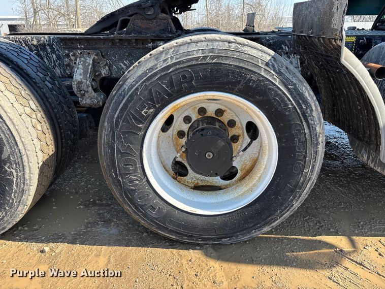 image for item YA2358 2016 Mack CXU613 semi truck