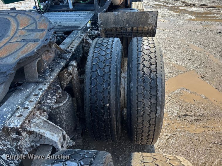 image for item YA2358 2016 Mack CXU613 semi truck