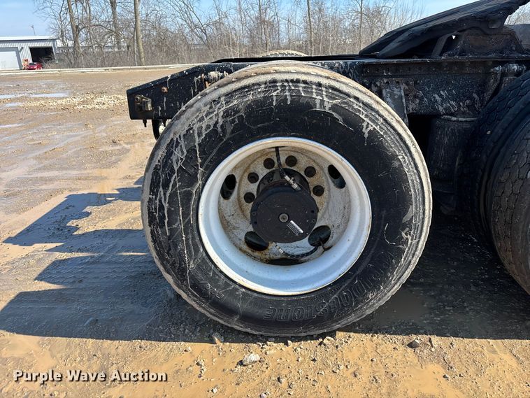 image for item YA2358 2016 Mack CXU613 semi truck