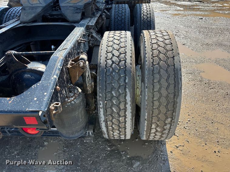 image for item YA2358 2016 Mack CXU613 semi truck