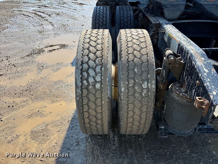 image for item YA2358 2016 Mack CXU613 semi truck