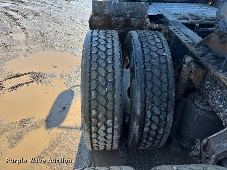 image for item YA2358 2016 Mack CXU613 semi truck