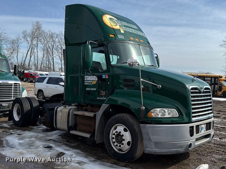 image for item YA2359 2016 Mack CXU613 semi truck