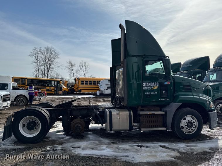 image for item YA2359 2016 Mack CXU613 semi truck