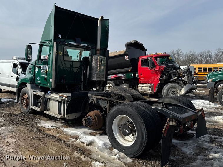 image for item YA2359 2016 Mack CXU613 semi truck