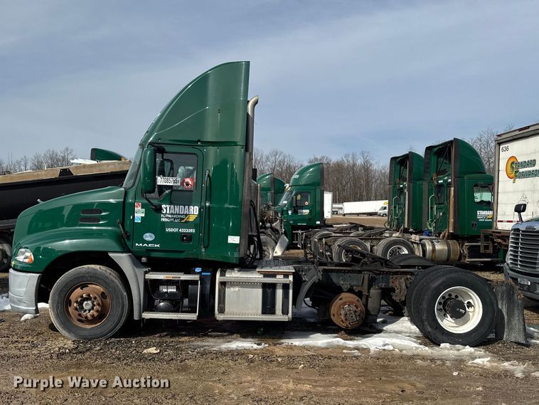 image for item YA2359 2016 Mack CXU613 semi truck