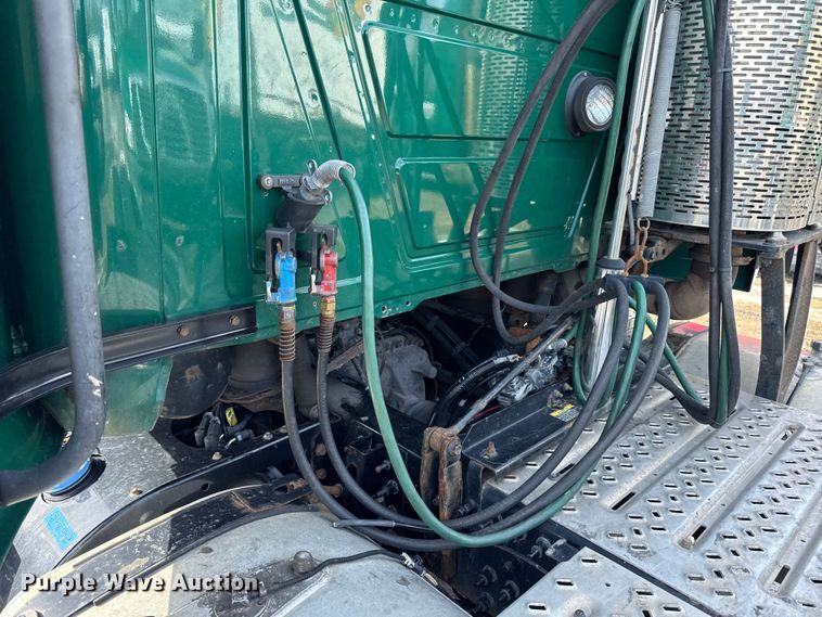 image for item YA2359 2016 Mack CXU613 semi truck