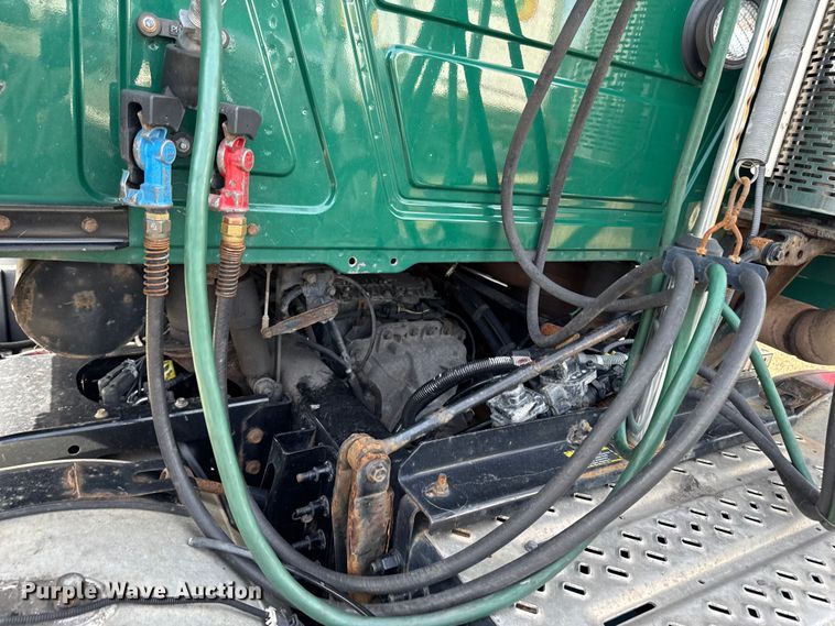 image for item YA2359 2016 Mack CXU613 semi truck