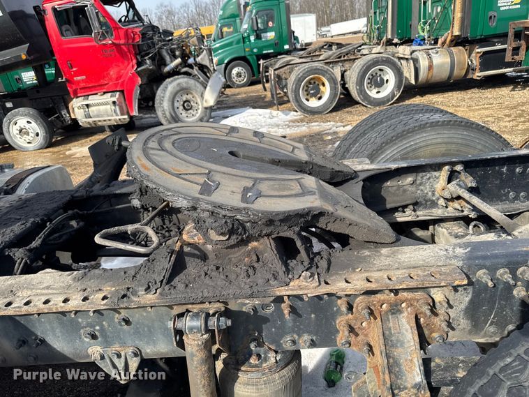 image for item YA2359 2016 Mack CXU613 semi truck