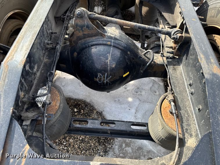 image for item YA2359 2016 Mack CXU613 semi truck