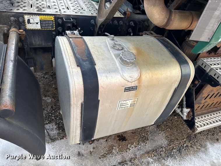 image for item YA2359 2016 Mack CXU613 semi truck