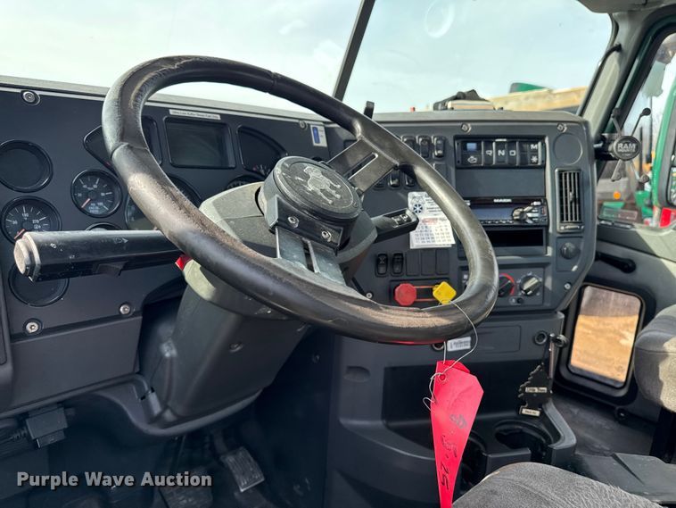 image for item YA2359 2016 Mack CXU613 semi truck