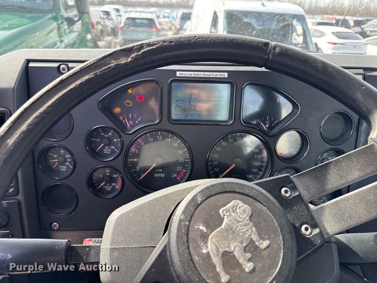 image for item YA2359 2016 Mack CXU613 semi truck