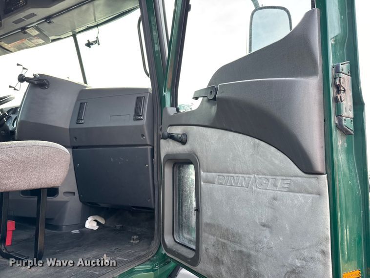 image for item YA2359 2016 Mack CXU613 semi truck