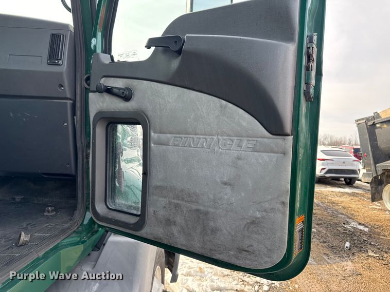 image for item YA2359 2016 Mack CXU613 semi truck