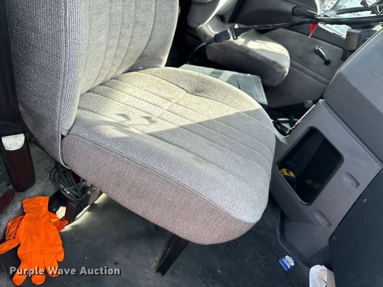 image for item YA2359 2016 Mack CXU613 semi truck