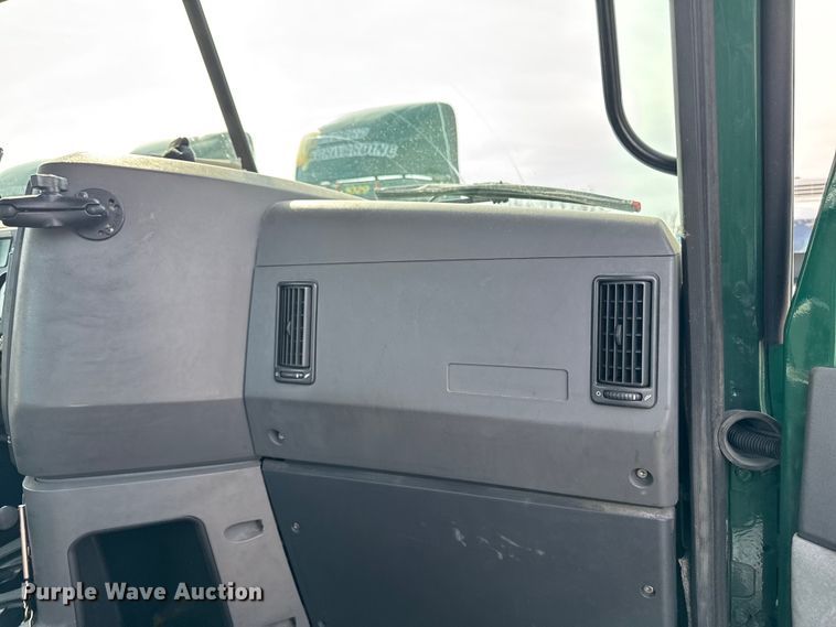 image for item YA2359 2016 Mack CXU613 semi truck