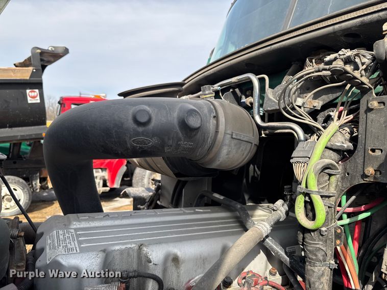 image for item YA2359 2016 Mack CXU613 semi truck