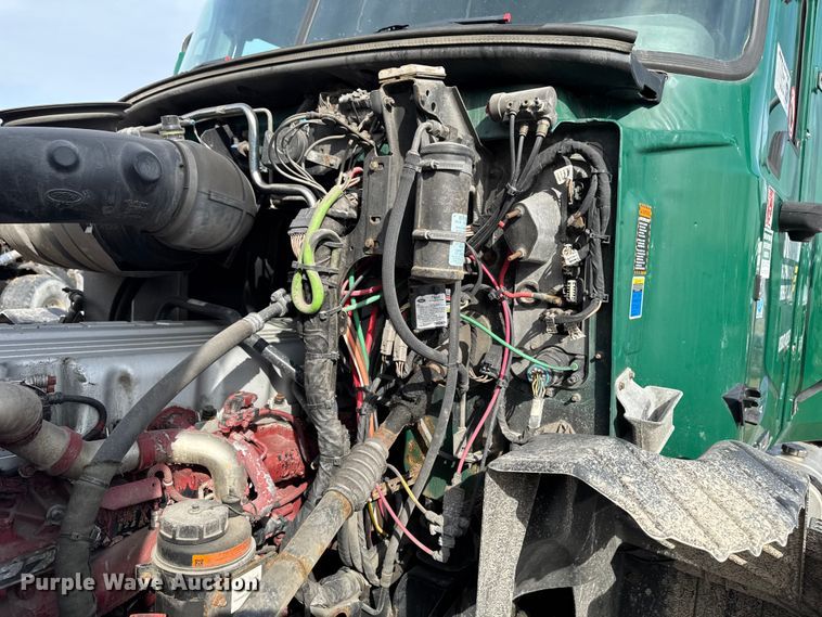 image for item YA2359 2016 Mack CXU613 semi truck