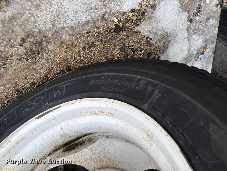 image for item YA2359 2016 Mack CXU613 semi truck