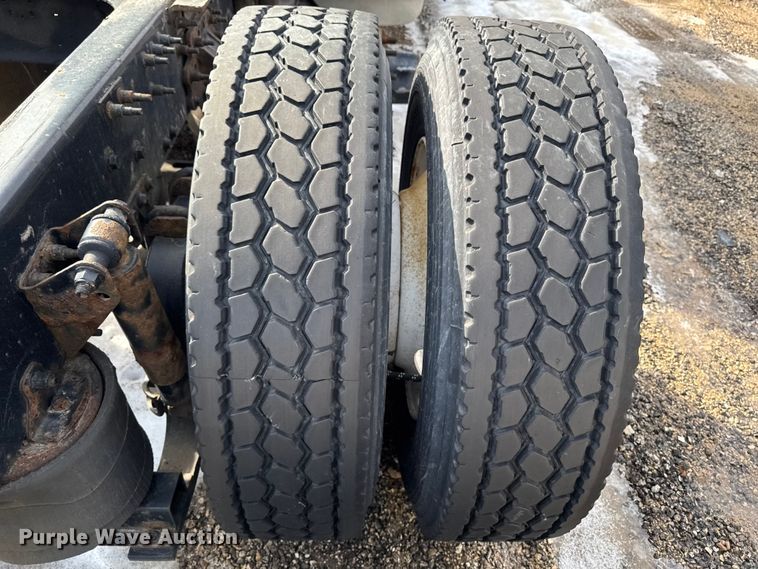 image for item YA2359 2016 Mack CXU613 semi truck