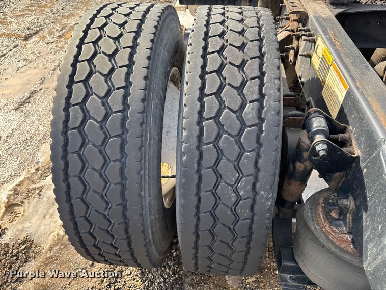 image for item YA2359 2016 Mack CXU613 semi truck