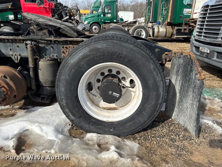 image for item YA2359 2016 Mack CXU613 semi truck